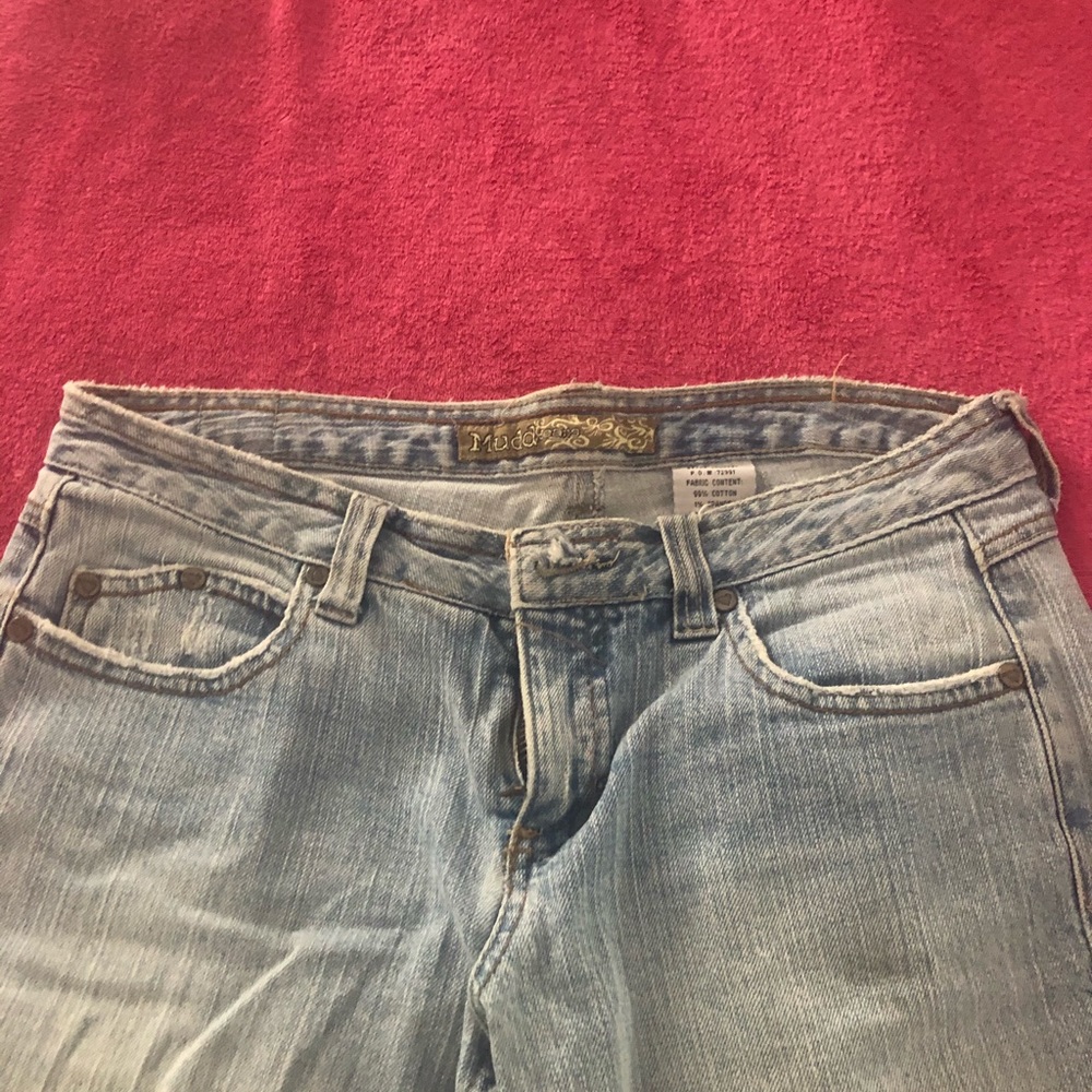 Light wash jeans with bling pockets 💎 - Picture 4 of 8